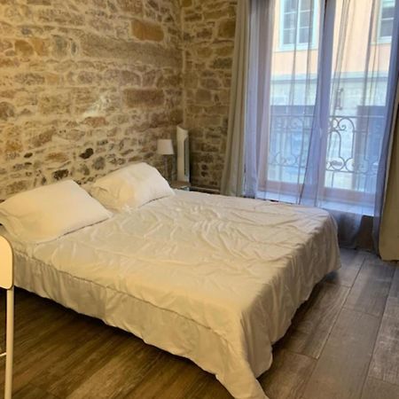 Studio With Exposed Stone Vieux Lyon Exterior photo