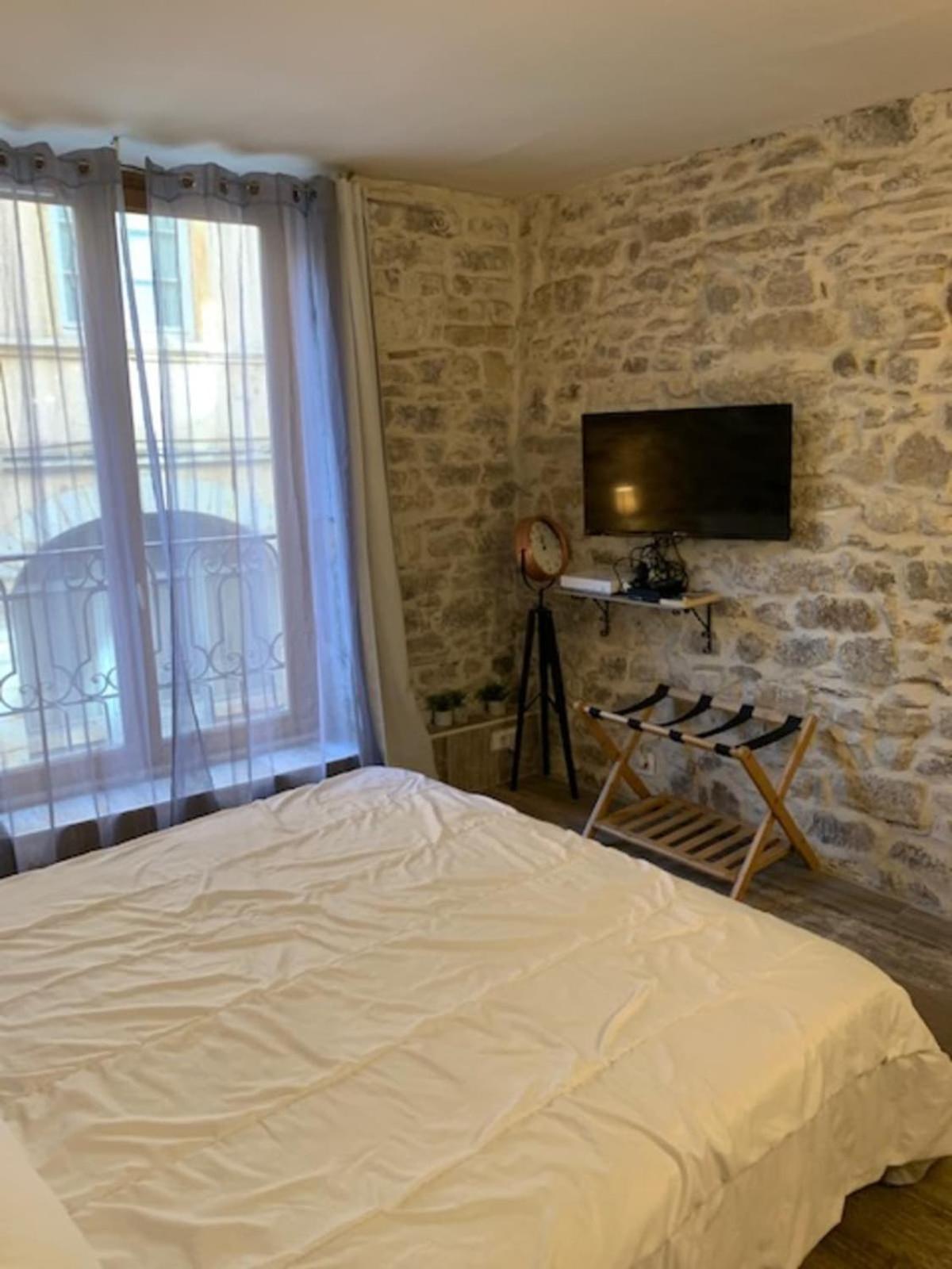 Studio With Exposed Stone Vieux Lyon Exterior photo